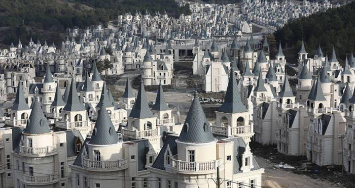 Majestic Fantasy Meets Reality at the Abandoned Castles of Burj Al Babas, Turkey