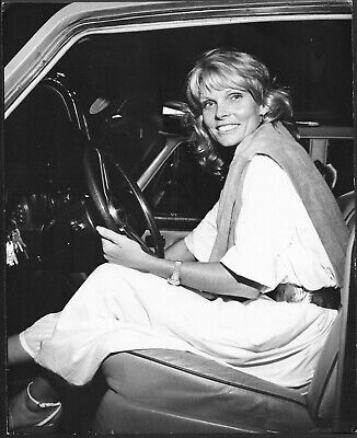 That's Incredible hostess Cathy Lee Crosby