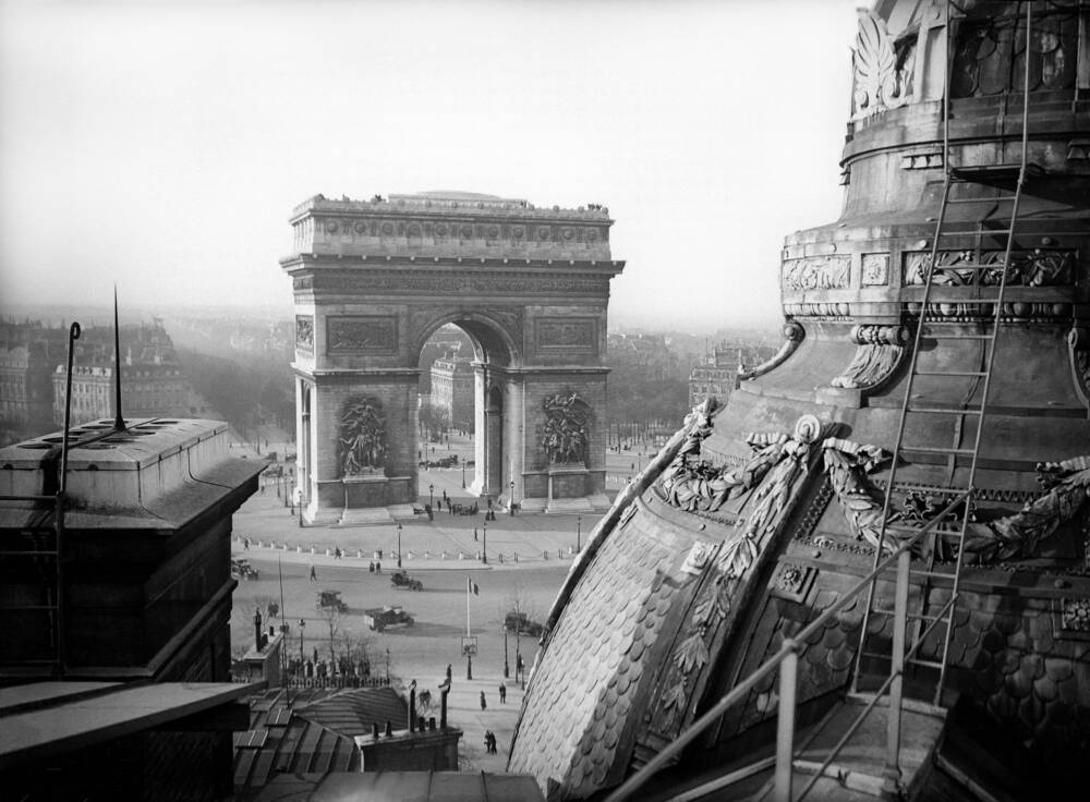 Arc de Triomphe, Paris, France (1920s)